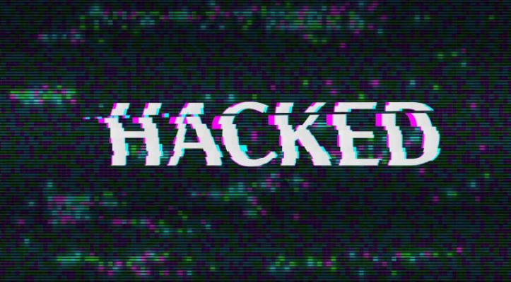 Image numérique affichant le mot "HACKED" en texte glitch.